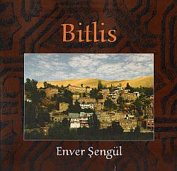 Enver Şengül: 'Bitlis' Fotoğraf Albümü. Mart Matbaacılık Sanatları Ltd. Şti., İstanbul 2007, 60 S., ISBN 978-975-01859-0-8