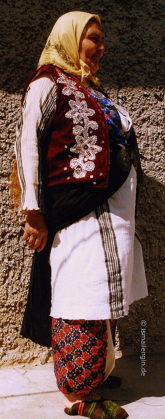 Deliorman Alevilerinde Kadın Giysisi © Foto: İsmail Engin, Sevar [Caferler] (Севар), Kubrat (Кубрат) - Razgrad (Разград), 2002