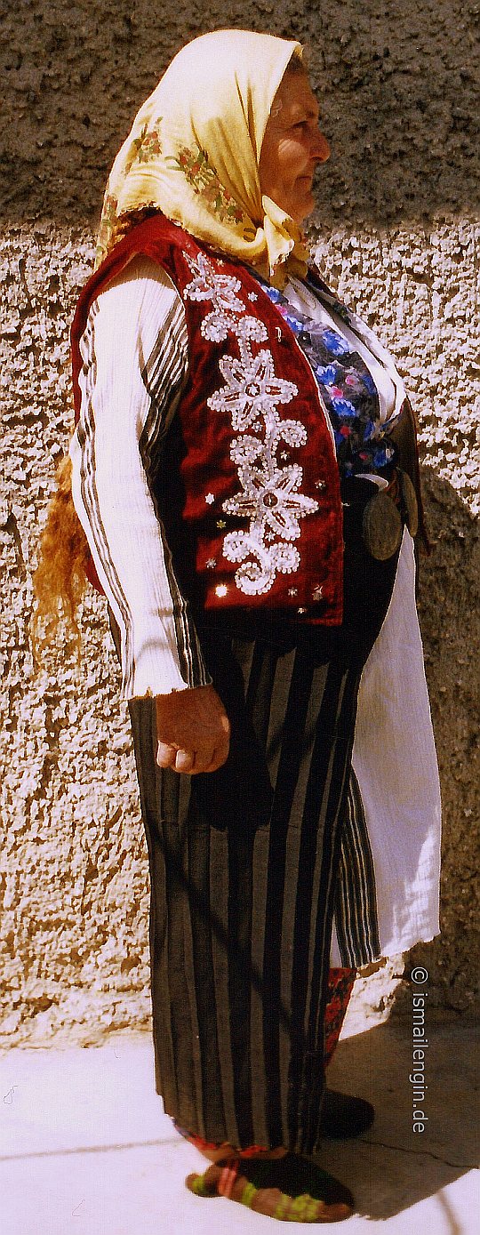 Deliorman Alevilerinde Kadın Giysisi © Foto: İsmail Engin, Sevar [Caferler] (Севар), Kubrat (Кубрат) - Razgrad (Разград), 2002