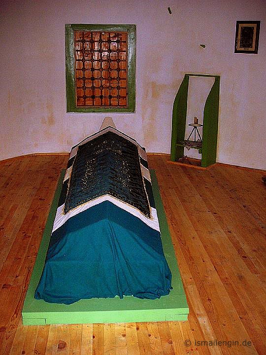 Hüseyin Baba Tekkesi ve Meydanevi [Тюрбе на Хюсин Баба] © Foto: İsmail Engin, Voden Milli Parkı; Adaköy Köyü yakınları, Ostrovo / Zavet [Резерват Воден, до с. Острово, община Завет] - Razgrad [обл. Разград], 2005