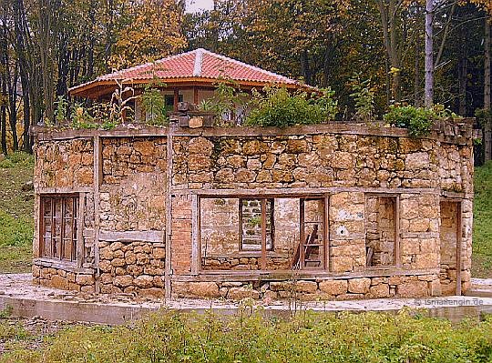 Hüseyin Baba Tekkesi ve Meydanevi [Тюрбе на Хюсин Баба] © Foto: İsmail Engin, Voden Milli Parkı; Adaköy Köyü yakınları, Ostrovo / Zavet [Резерват Воден, до с. Острово, община Завет] - Razgrad [обл. Разград], 2005