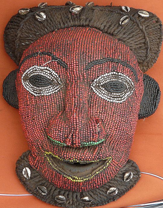 maskederbamilekekamerun-Bamileke-veya-Bamileke-Seremoni-Toren-Maskesi