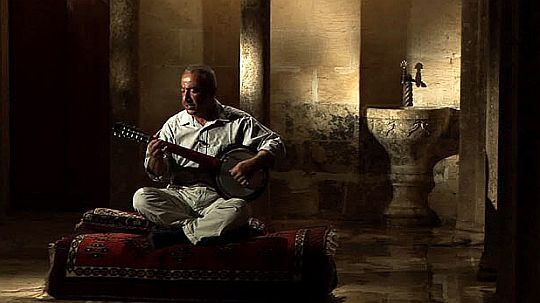 Anadolu'nun Kayıp Şarkıları / Lost Songs of Anatolia; Yönetmen ve Yapımcı: Nezih Ünen; Görüntü Yönetmenleri: Aras Demiray, Behiç Gülsaçan; Türkiye, 2008, 94' (DigiBeta ve DVD), 97' (35mm), Hdv ve Dv, 35mm (renkli), DigiBeta (renkli); Türkçe ve şarkı sözlerinde çeşitli diller (İngilizce altyazılı)
