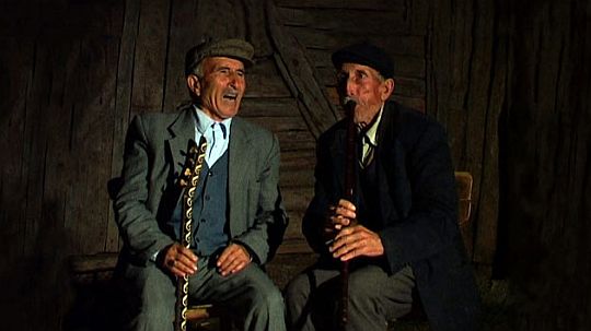 Anadolu'nun Kayıp Şarkıları / Lost Songs of Anatolia; Yönetmen ve Yapımcı: Nezih Ünen; Görüntü Yönetmenleri: Aras Demiray, Behiç Gülsaçan; Türkiye, 2008, 94' (DigiBeta ve DVD), 97' (35mm), Hdv ve Dv, 35mm (renkli), DigiBeta (renkli); Türkçe ve şarkı sözlerinde çeşitli diller (İngilizce altyazılı)