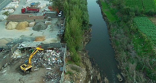 Ekümenopolis: Ucu Olmayan Şehir | Yönetmen: İmre Azem, Türkiye-Almanya, 2011, HDCAM, Renkli, 88', Türkçe; İngilizce altyazılı