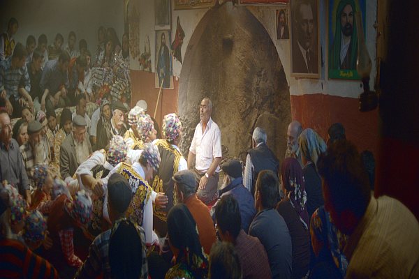 Bir Ses Böler Geceyi / Yönetmen - Yapımcı - Senarist: Ersan Arsever, 97'; 2012, Türkiye