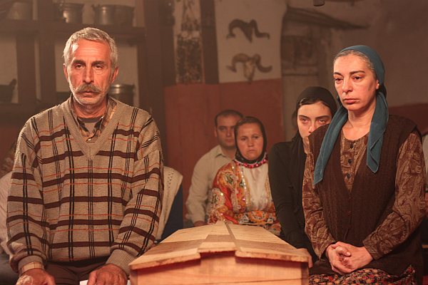 Bir Ses Böler Geceyi / Yönetmen - Yapımcı - Senarist: Ersan Arsever, 97'; 2012, Türkiye