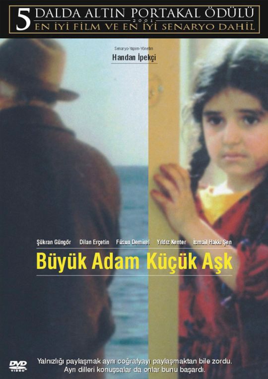 'Büyük Adam Küçük Aşk' - Yönetmen: Handan İpekçi / Yapım: Türkiye, Macaristan, Yunanistan; Yapım Yılı: 2001; Senaryo: Handan İpekçi; Görüntü Yönetmeni: Erdal Kahraman; Sanat Yönetmeni: Natali Yeres, Mustafa Ziya Ülkenciler; Süre: 120 dk.