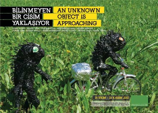 'Bilinmeyen Bir Cisim Yaklaşıyor' - Sanatçılar: Aysel Alver, Şevket Arık, Zoe Baraton, Mustafa Duymaz, Zeynep Gürler, Duran İleri, Gözde Mulla, Gizem Sönmezer, Erinç Ulusoy, Seniha Ünay, Faruk Yiğen; Küratörler: Şevket Arık & Mustafa Duymaz / 15 ekim - 13 kasım 2011; Piha Kolektif Sanat Galeri