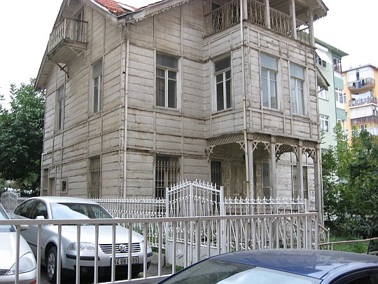 © Roz Kohen - Köşkün şimdiki hali (2007)