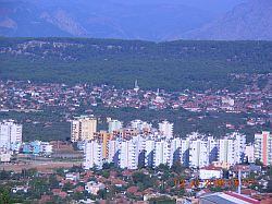 sabri-cakir-turkiyede-gecekondu-sorunu-ve-politikalari-antalyada-bir-gecekondu-mahallesinde-yukselen-bir-site