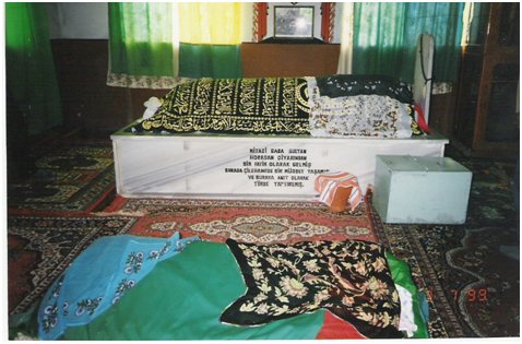 Resim 4: Niyazi Baba Türbesi İç Görünümü [Foto: Sabri Çakır]